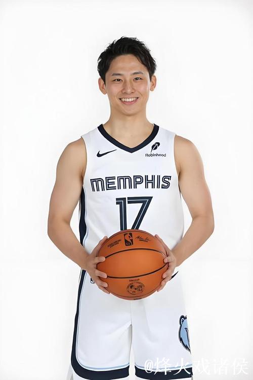 灰熊与河村勇辉签约双向合同 身高173cm为现役最矮球员 灰熊与河村勇辉签约双向合同 身高173cm为现役最矮球员